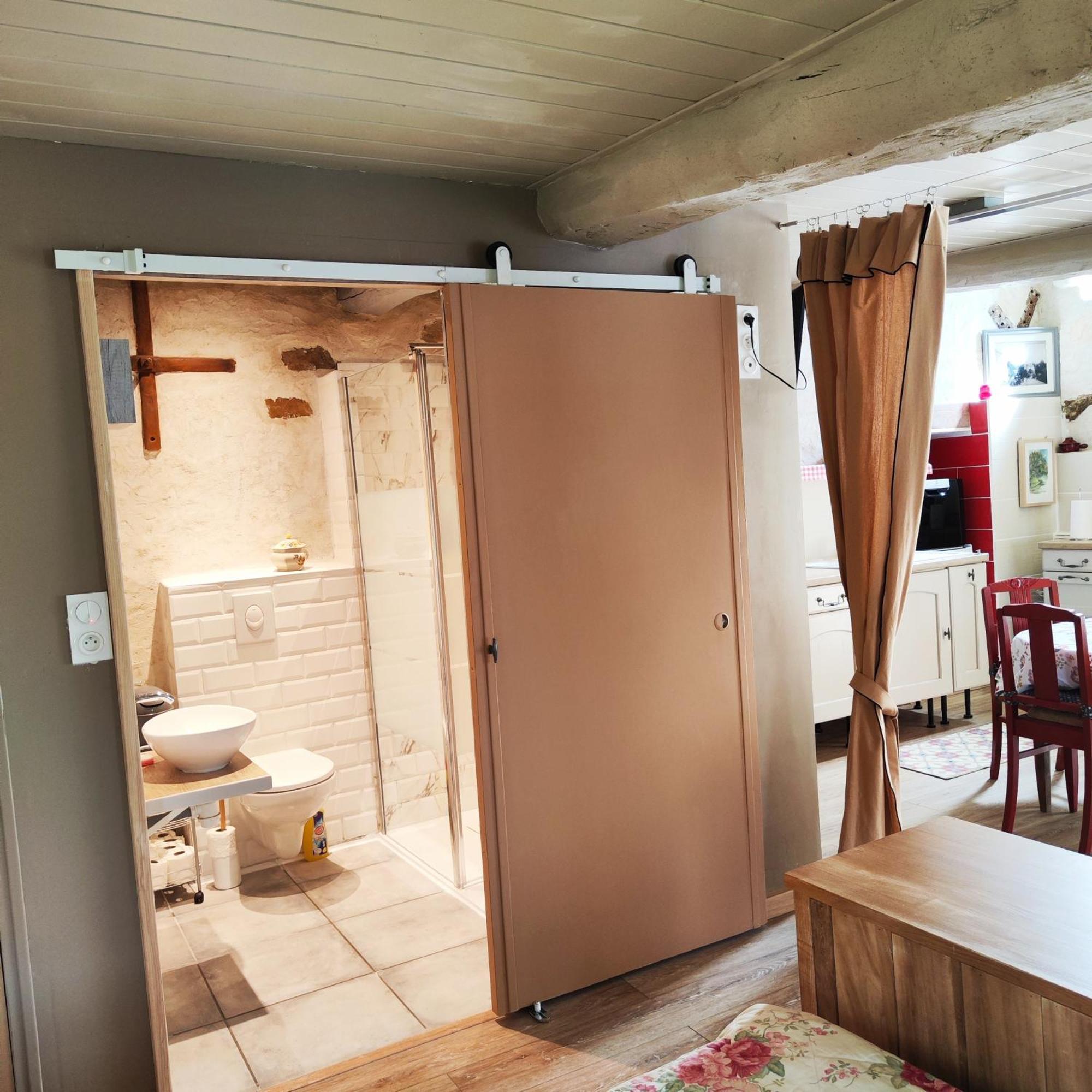 Halte Vendeenne Atypique Saint-Germain-l'Aiguiller ภายนอก รูปภาพ